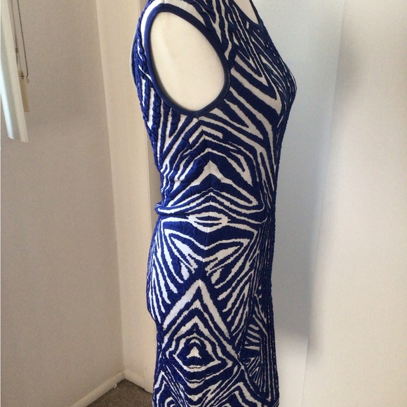 “MILLY” COBALT BLUE AND WHITE JACQUARD DRESS- SIZE MED - Picture 3 of 12